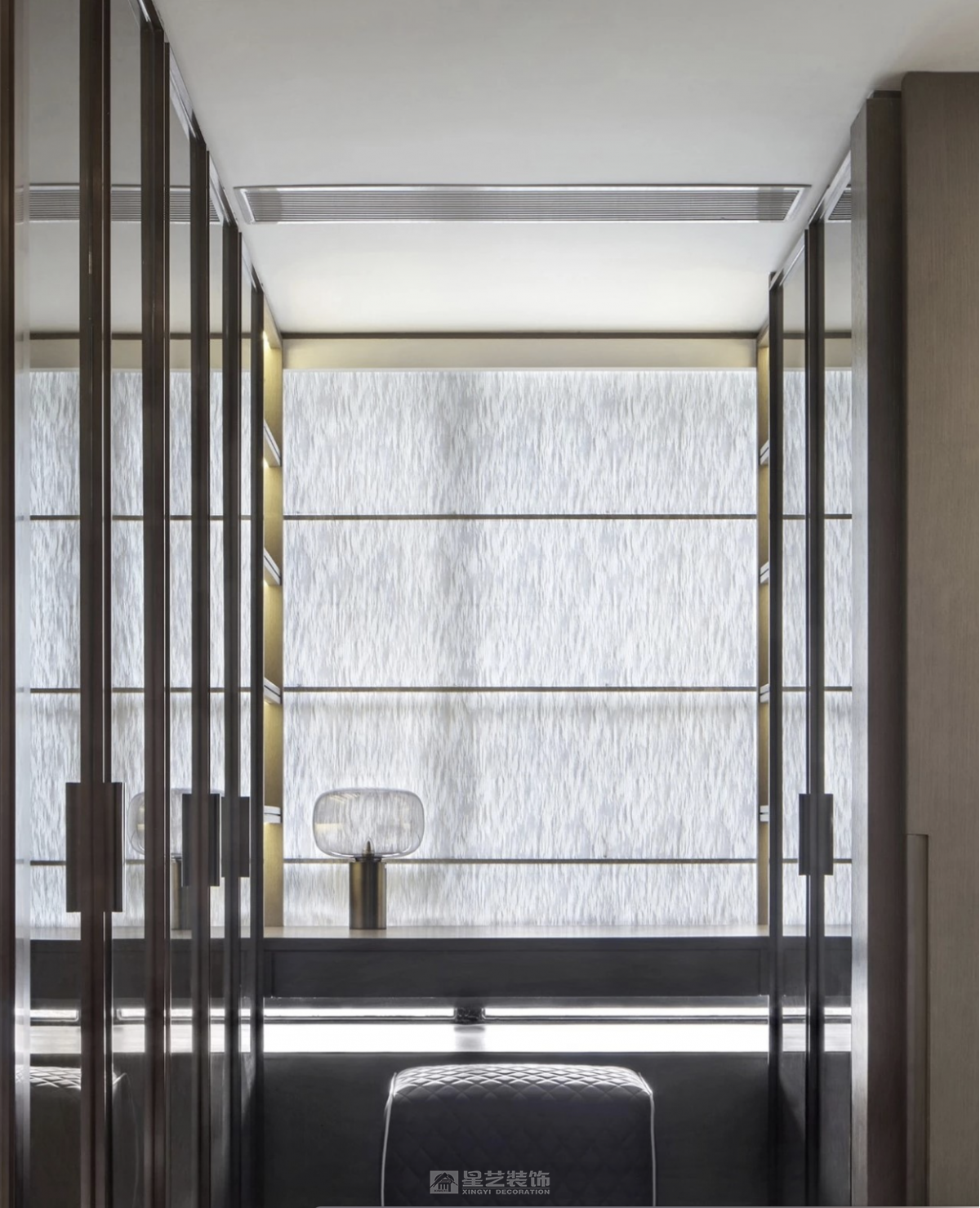 頂層躍層——復(fù)式挑空的廳